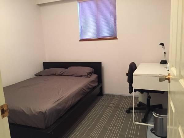 $550 APRIL 1 (OR ASAP) FURNISHED room for female working tenant