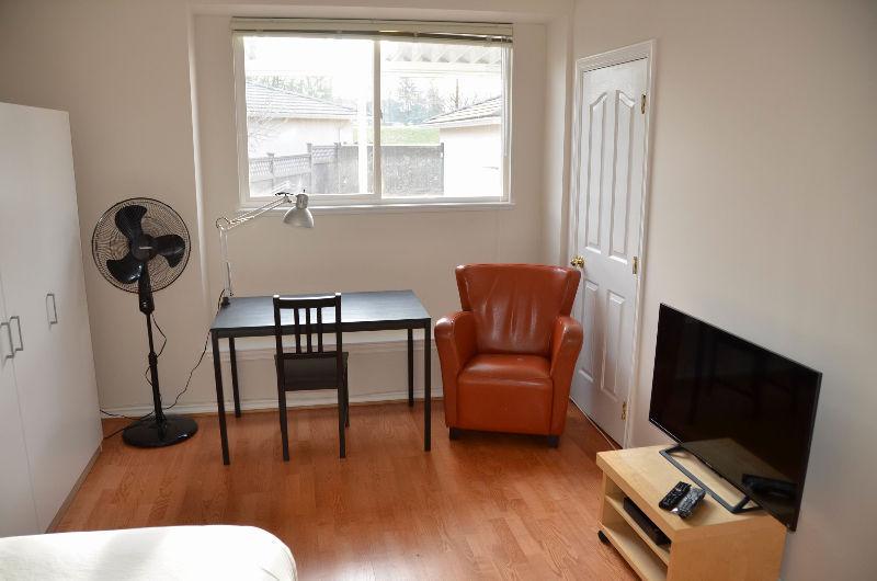 LARGE FURNISHED ROOM W PRIVATE TV IN BEAUTIFUL RENFREW HEIGHTS!