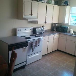 $625 Awesome 2 bedroom summer sublet. VERY close to Uvic