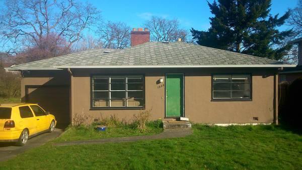 GREAT 3 BEDROOM HOUSE RIGHT NEXT TO UVIC