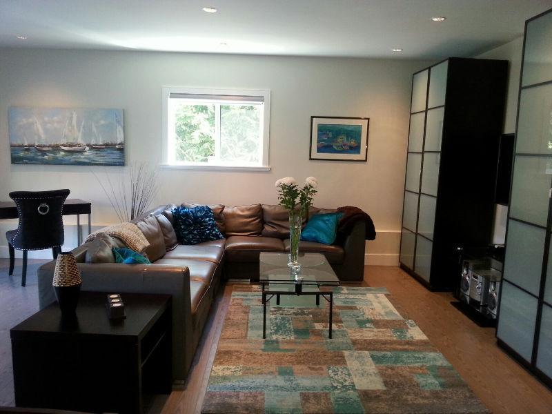 Fabulous Furnished 2BR Suite in Cadboro Bay Executive Home