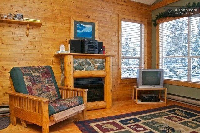 Cozy log cabin style one bedroom townhome - Steps from gondola
