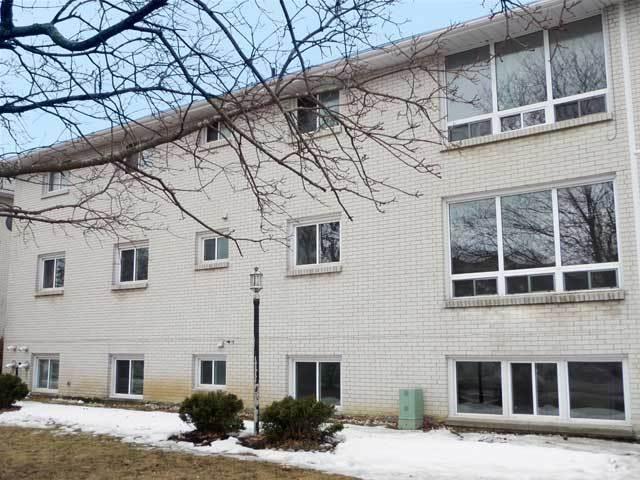 Large 1 bedroom unit in West Park Village