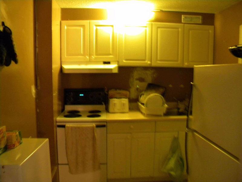 Spacious & bright 1 bed apartment $850/inclu w TV & internet