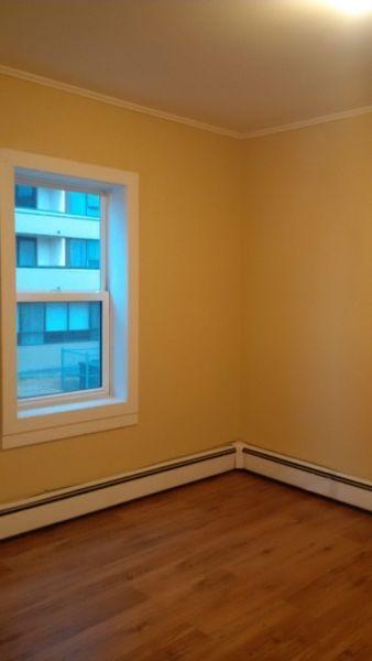 city center/ 1 bedroom/washer and dryer/dishwasher/parking