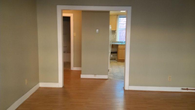 city center/ 1 bedroom/washer and dryer/dishwasher/parking