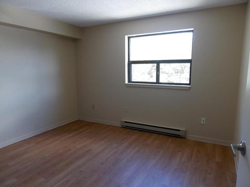 Collingwood 2 Bedroom Apartment for Rent: Inclusive, laundry