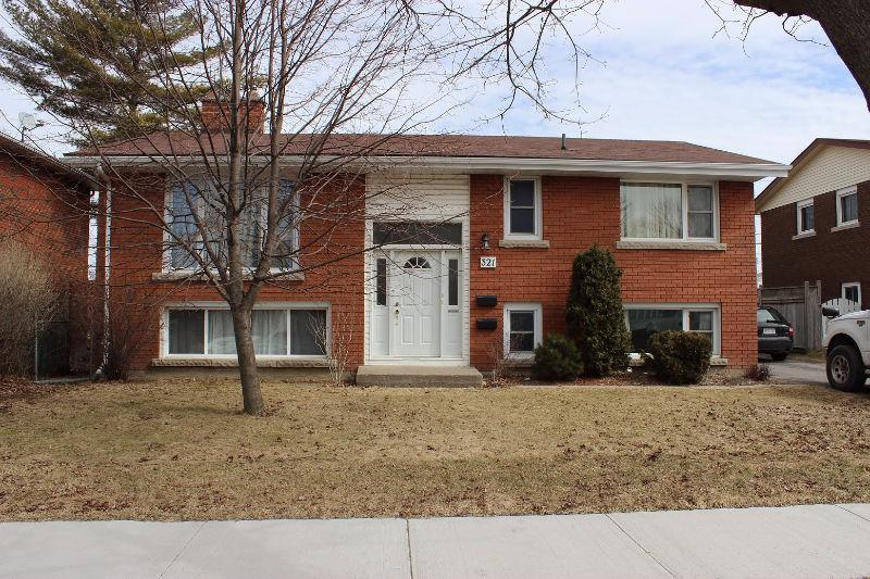 Beautiful Spacious All-Inclusive 2 Bdrm Main floor House