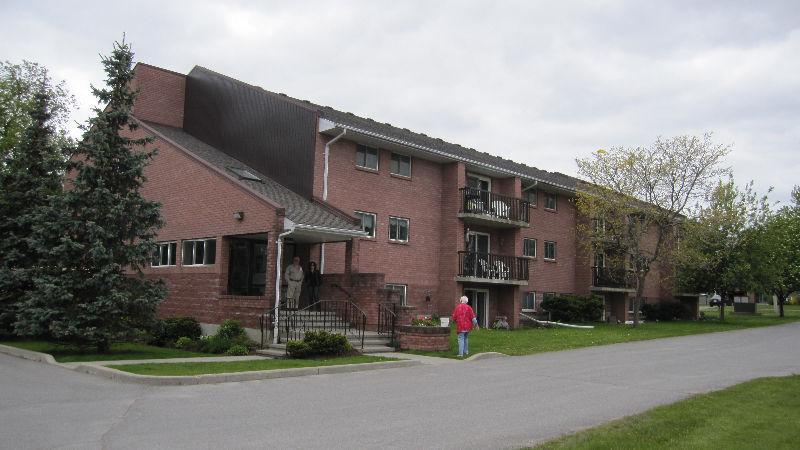 Large 2 bedroom apartment with walk out patio in Picton