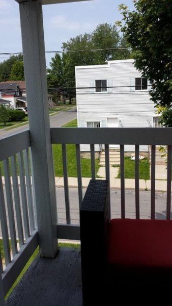West end 2 bedroom apartment available May 1, 2016
