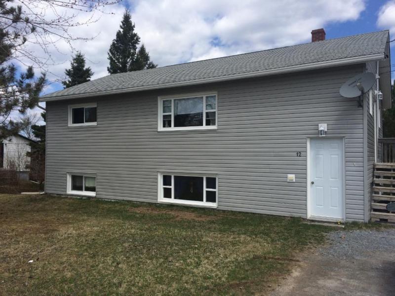 **12 McCarron Dr - 2 Bedroom in Home Apartment