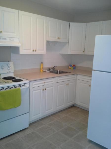 $775 - Two Bdrm, East, Utilities Incl., On Bus Rte - Move In $99