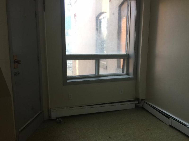 Clean Two Bedroom Uptown on King Street GREAT LOCATION!!