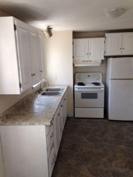 Bright 3 BDRM upper unit in Midland- utilities included