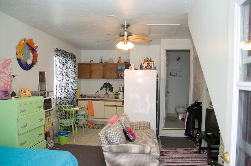 All-Inclusive STUDENT Bachelor Apartment - Avail.SEPT 1st!