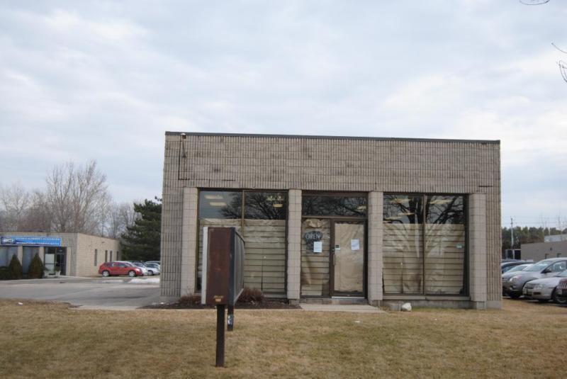 2000 sq ft right on Highway 7!