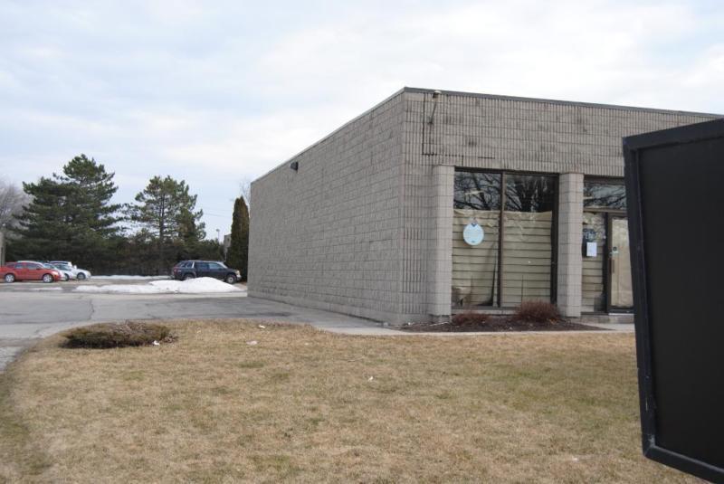 2000 sq ft right on Highway 7!