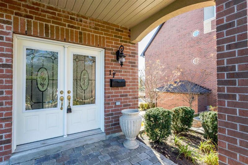 17 White Oaks Road - EXECUTIVE TOWNHOME STEPS TO THE WATER!