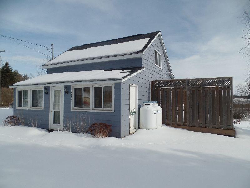Renovated house in Paisley on large corner lot ~