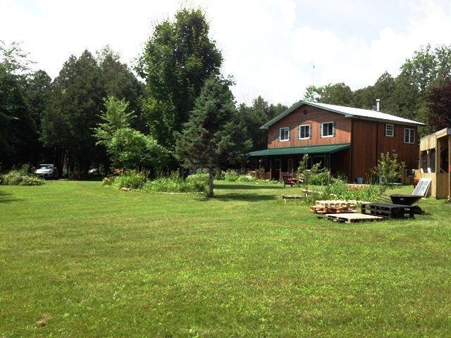 7.15+ AC LARGE COUNTRY HOME, DOUBLE GARAGE MUST SEE!