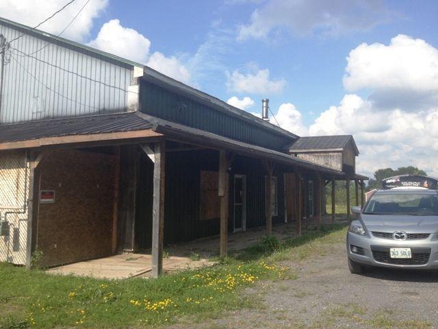 LARGE HWY COMMERCIAL/RES IN GREAT LOCATION!