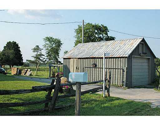 Rare Stone School House built in 1901 w/ 4 stall Barn & Coral