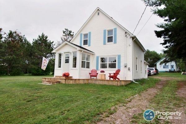 Perfect Starter or Summer Home! Walking distance to Beach!