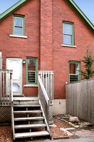 Charming 3+1 bdrm home steps from downtown PRIVATE & CLEAN $1550