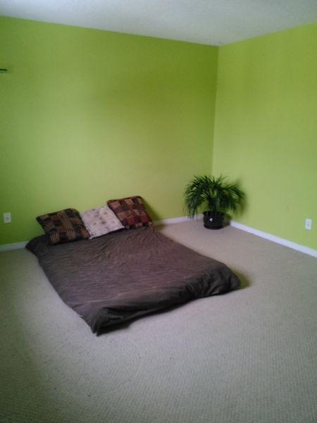 Room for rent () East end Grove and Johnson area