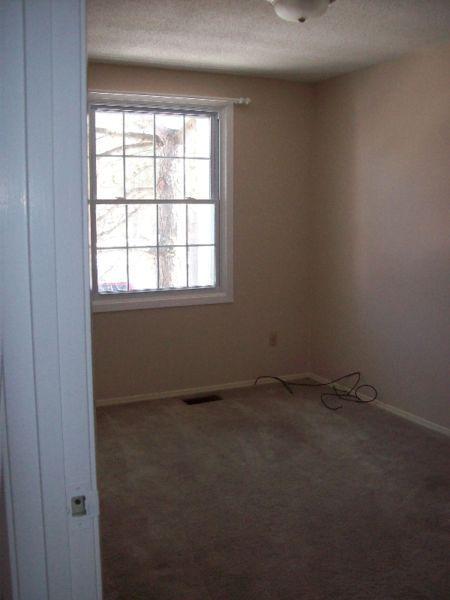 3 bedroom Townhouse (all rooms available), Short Walk to U of G