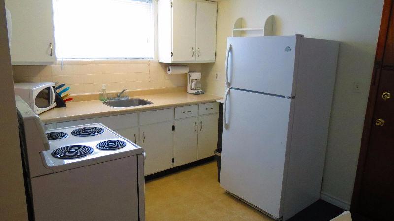 One Bedroom Apt within walking Distance To Queens June 1st