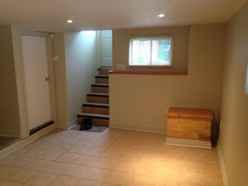 STUDENTS: UPDATED 1 BD IN DOWNTOWN LOCATION: 2- 477 Victoria St