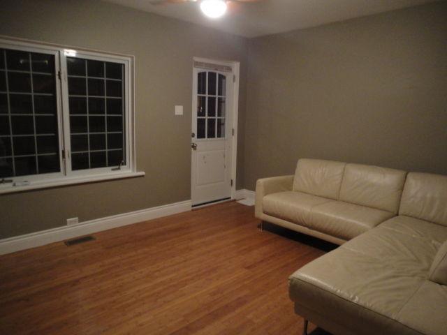 Large 1 Bedroom Apt near Tunney's Pasture and Transit Way