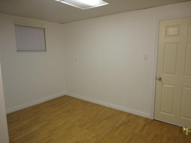 Large 1 Bedroom Apt near Tunney's Pasture and Transit Way