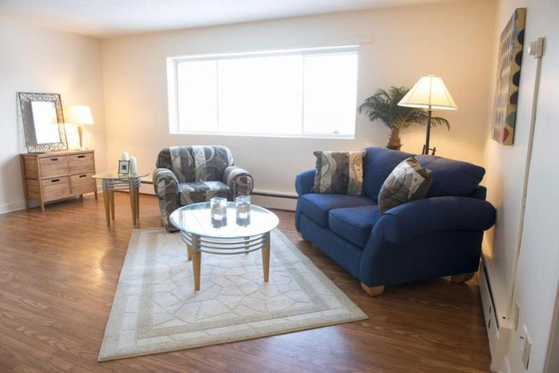 One Bedroom Suites Parkway Park for Rent - 1399 Highgate Road
