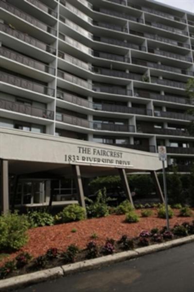 One Bedroom Suites The Faircrest for Rent - 1833 Riverside Drive