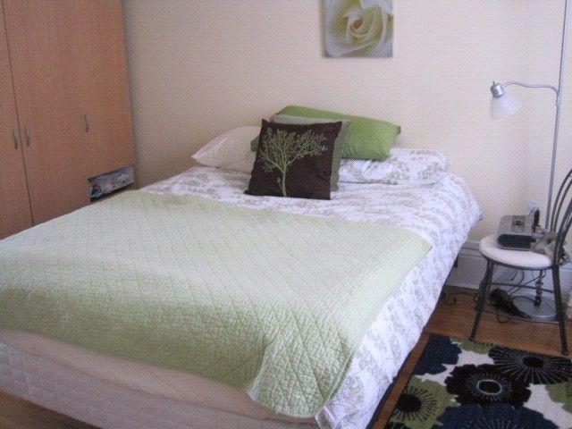 2 Bedroom apt , 8 mins walk to Queens U