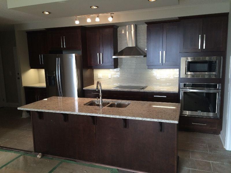 Gorgeous custom 1400 sq. ft condo 2bd +den 2 parking, May 1st