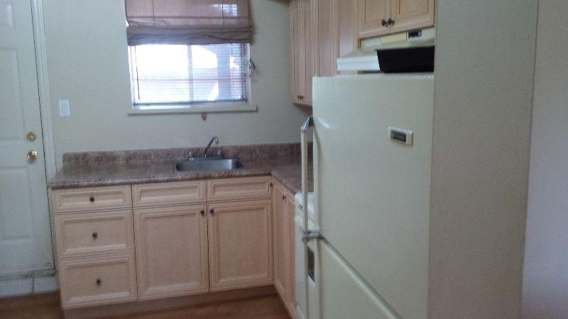 2 Bedroom Apartment in Security Building Available May 1