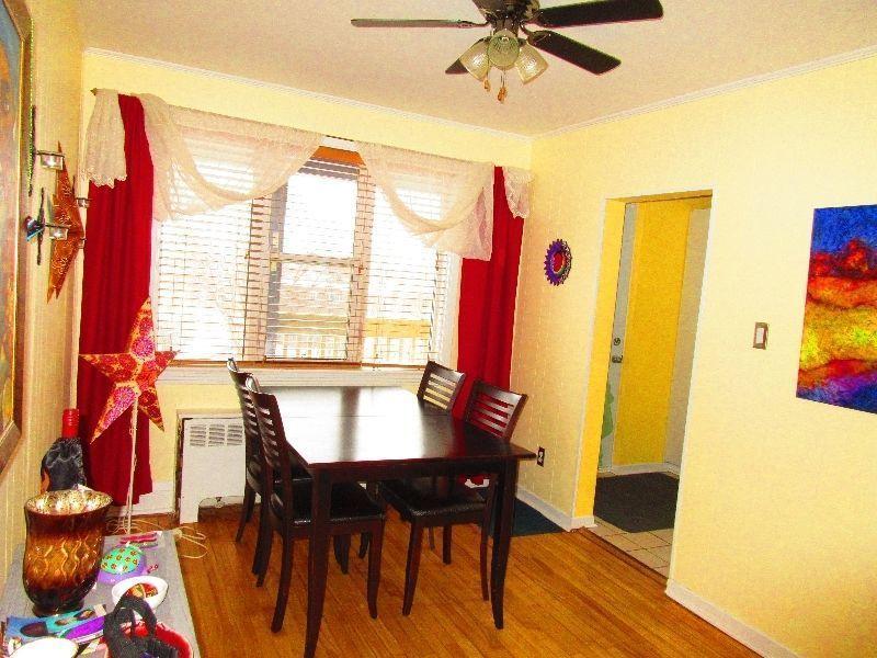 FOR RENT: Bright, Spacious, 2 Bedroom Apartment!