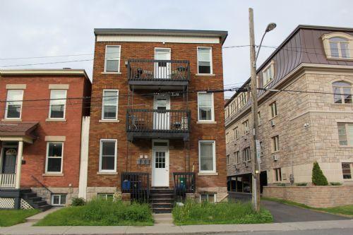 Lovely 2 Bdm Apartment w/ Balcony, Little Italy, May 1
