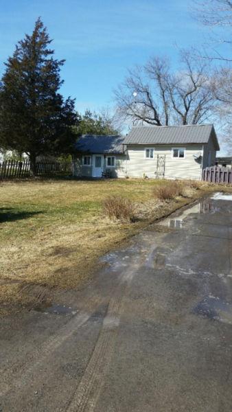 2 BDR Bungalow on quiet street, great private lot