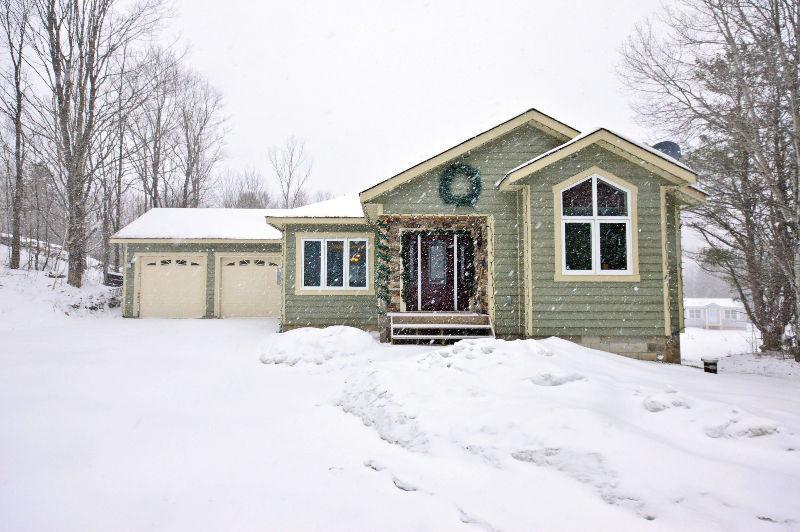 Custom bungalow, 2 yr old, double garage, 4 acres!