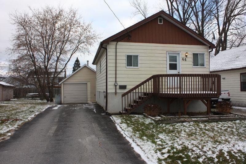 NEW PRICE! 44 Lee Ave