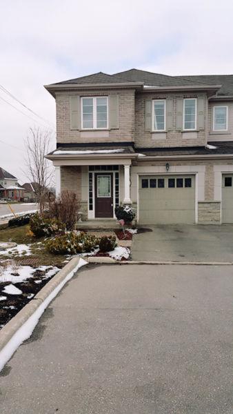 Location!! Large 3 Bedroom End Unit Townhouse in Doon for Lease!