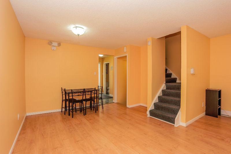 PROFESSIONALS/FAMILIES-SPACIOUS 5 ROOMS-WALK TO UWO MALL & D.T
