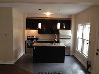 WESTERN: 5 BDRM DOWNTOWN LUXURY LIVING: $475+/M - MAY 1!