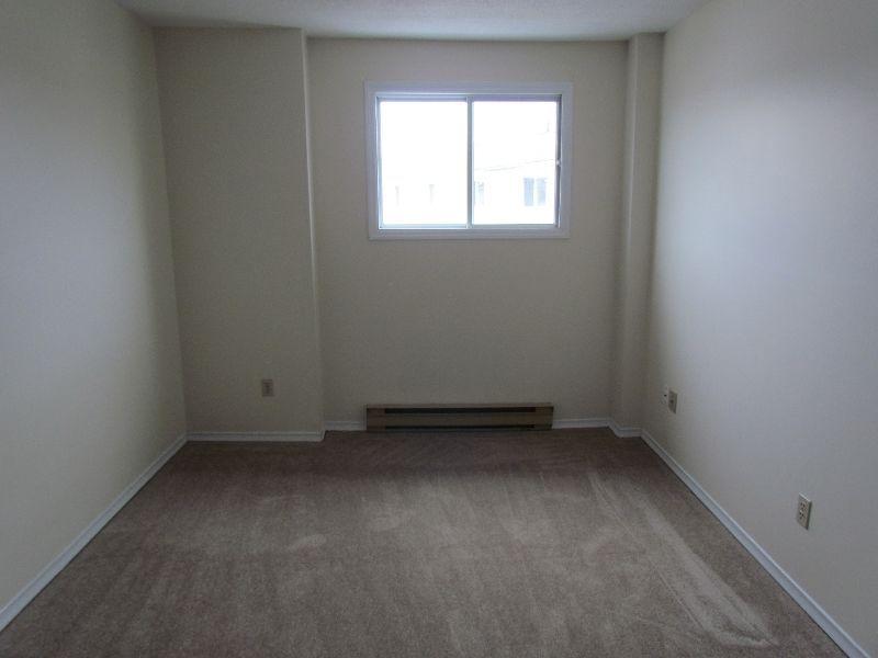 Cozy 2 Bedroom Townhouse Ready May 1st