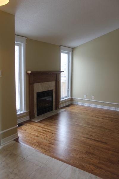 Beautiful Renovated 3 Bdm/2.5 Bth Townhome, Stittsville, Apr/May