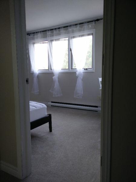 2 FURNISHED ROOMS IN DOWNTOWN CLOSE TO QUEENS AND HOSPITALS